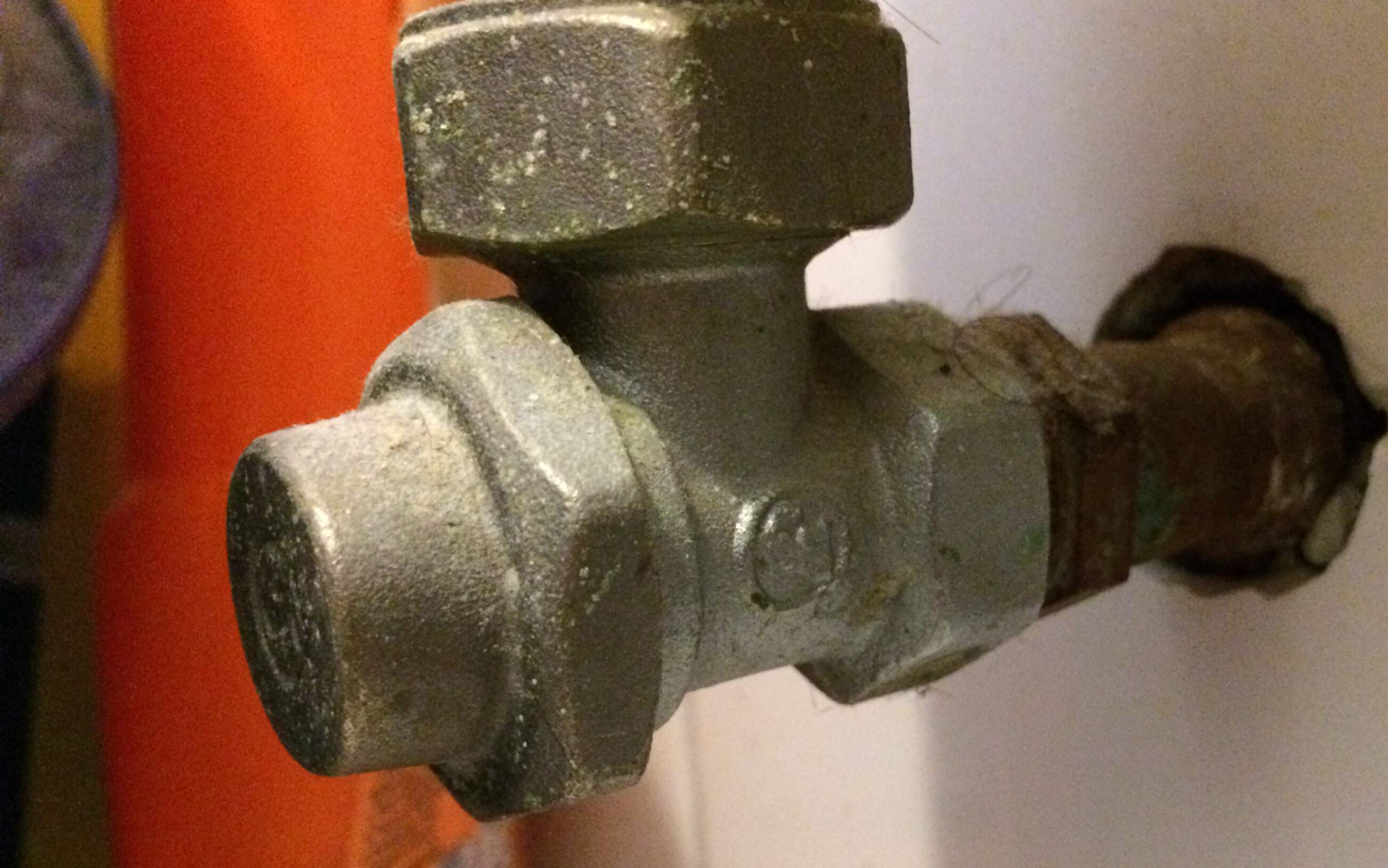 Heizung heizt voll, obwohl sie aus ist. Woran liegt das? (defekt, heizen, Thermostat)