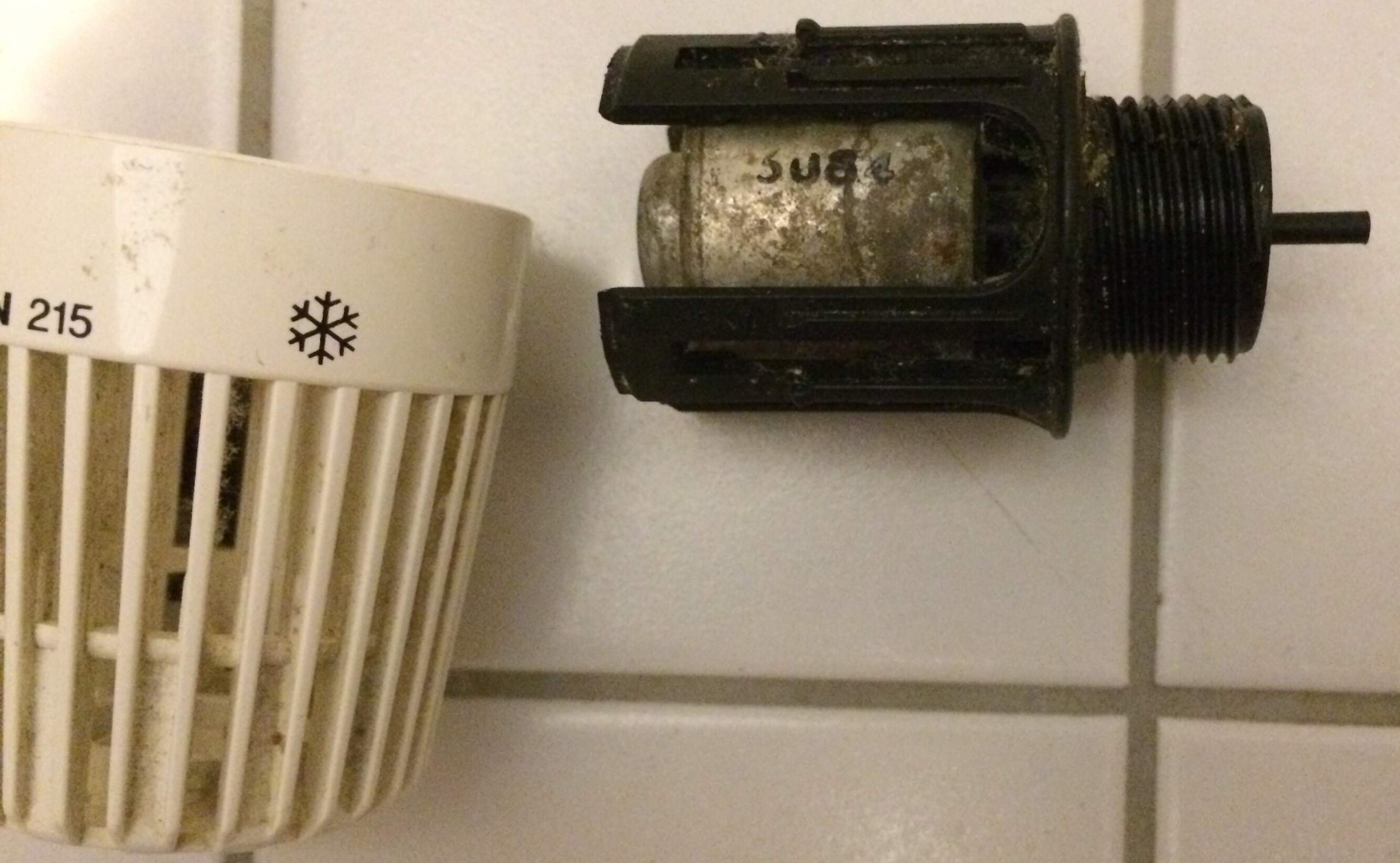 Heizung heizt voll, obwohl sie aus ist. Woran liegt das? (defekt, heizen, Thermostat)