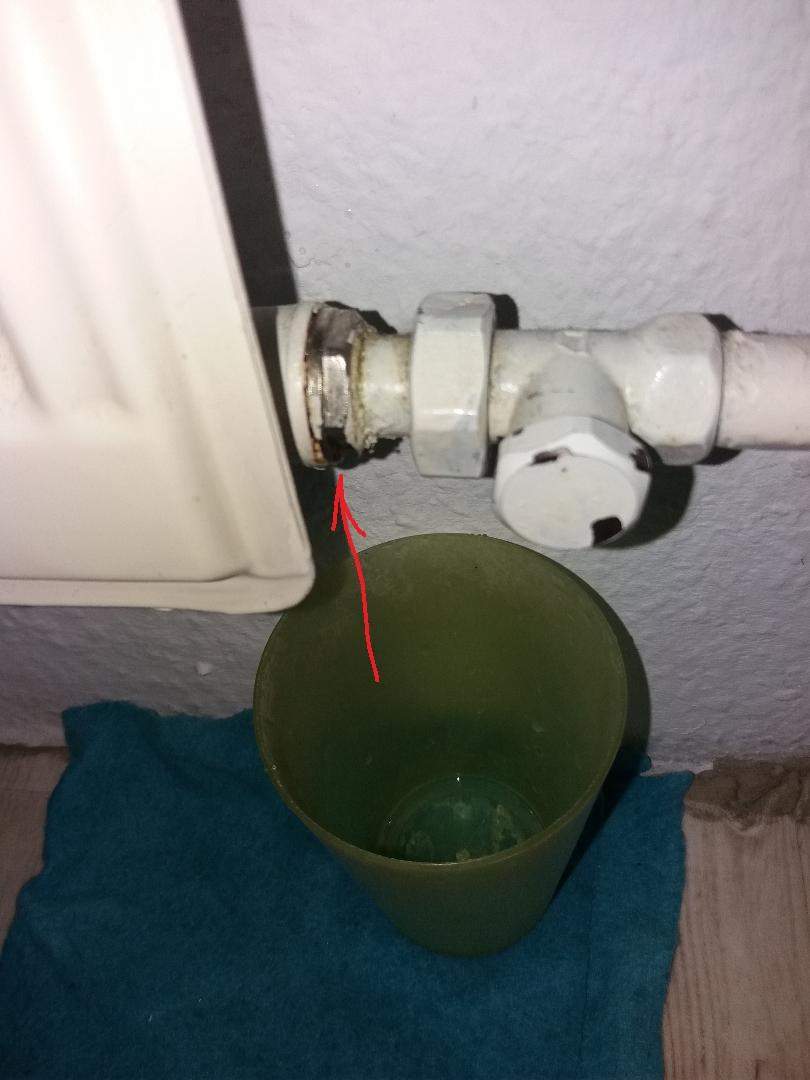 Heizung Verliert Wasser 1 Liter Am Tag Heizung verliert Wasser: Lösungsmöglichkeiten? (Technik, Haushalt)