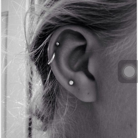 Soll ich mir den oberen oder den drunter stecken? - (Piercing, Helix)