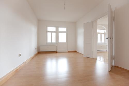 Heller Laminatboden Und Weisse Mobel Passt Das Zusammen Wohnung Wohnen Laminat