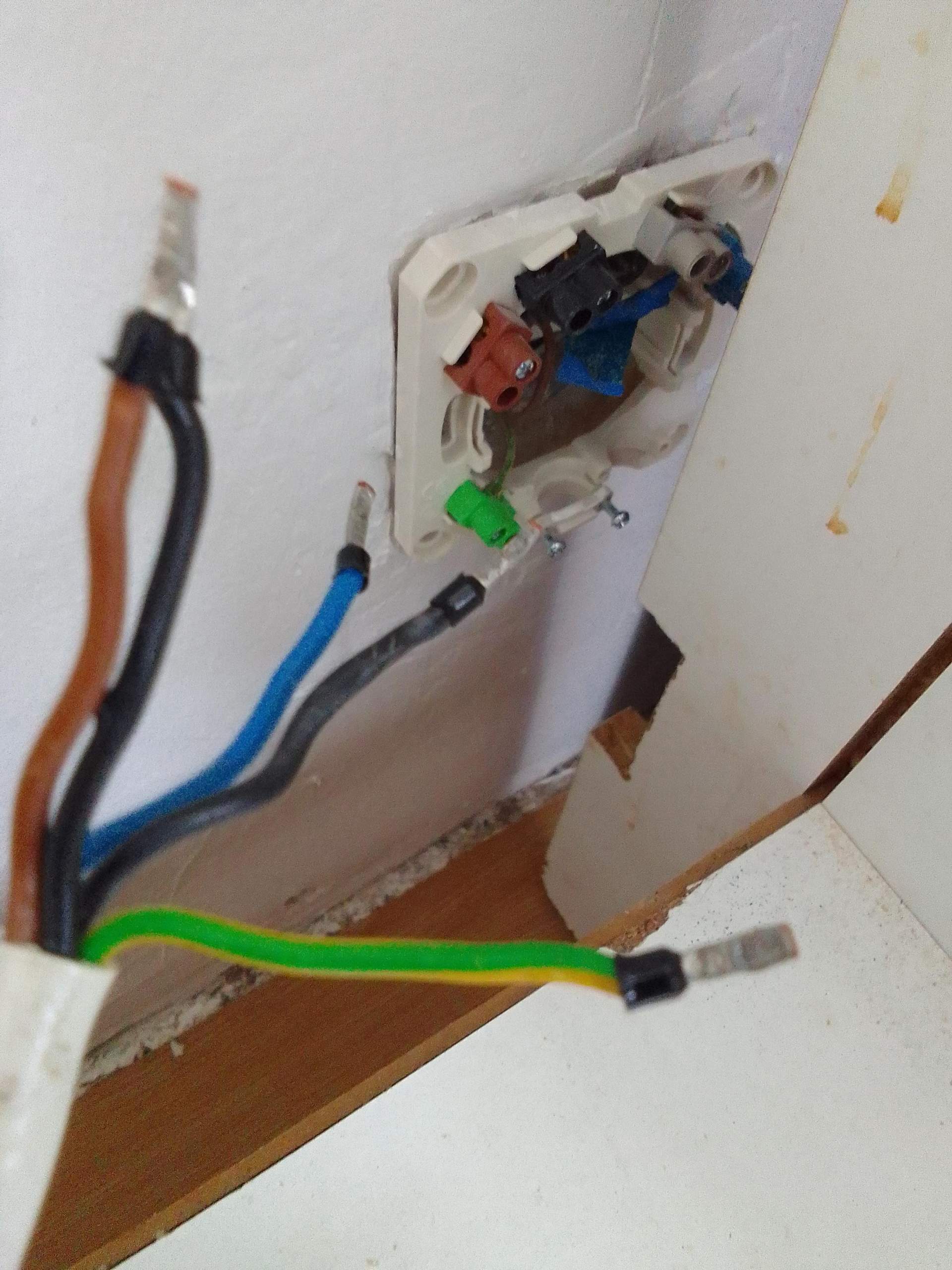 Herd anschließen welche farbe? (Elektronik)