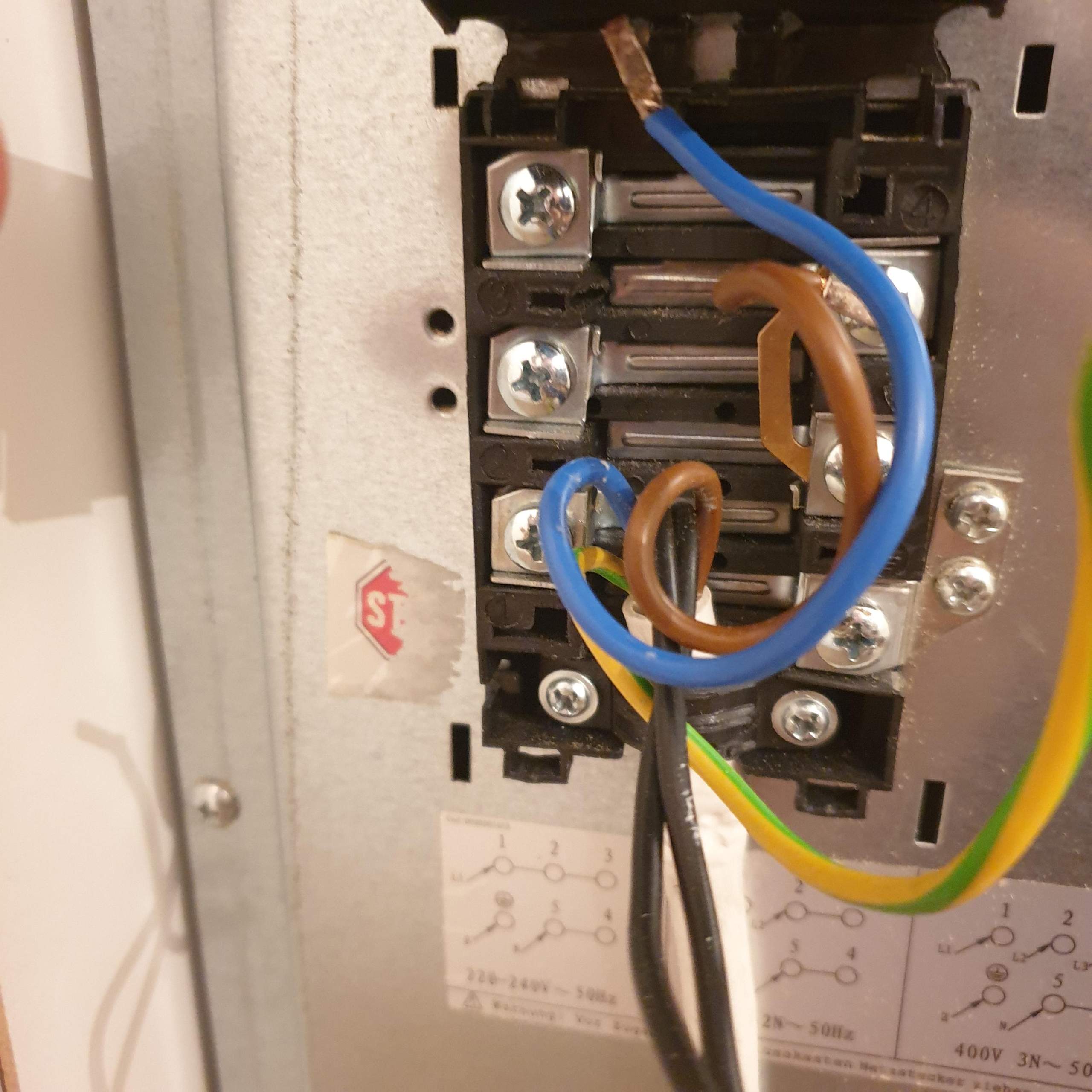 Herd anschließen, zwei schwarze Kabel? Herd anschließen, zwei schwarze Kabel?