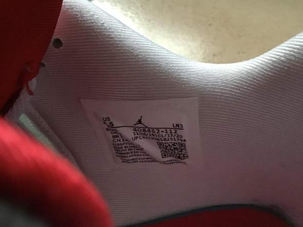 Hey Freunde, habe vor c.a. 1 Woche Nike Air Jordan 4 Retro Metallic Red gekauft und frage mich jetzt ob sie Fake sind, was meint ihr?