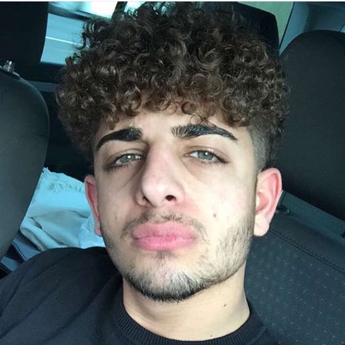 Hey Kann Man Sich So Locken Machen Lassen Oder Sind Die Natur Manner Frisur