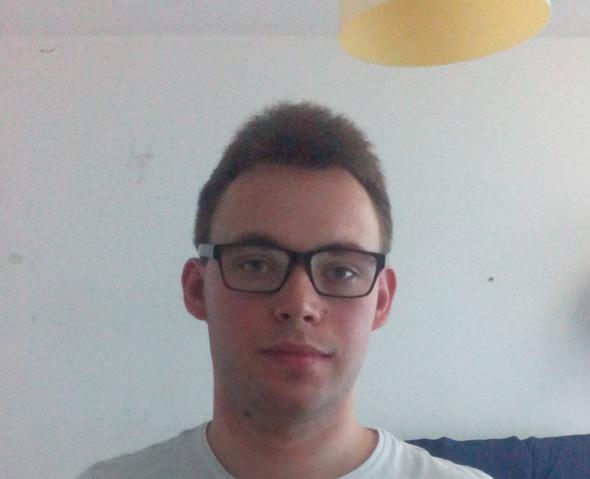 Da is sie - (Aussehen, Brille)