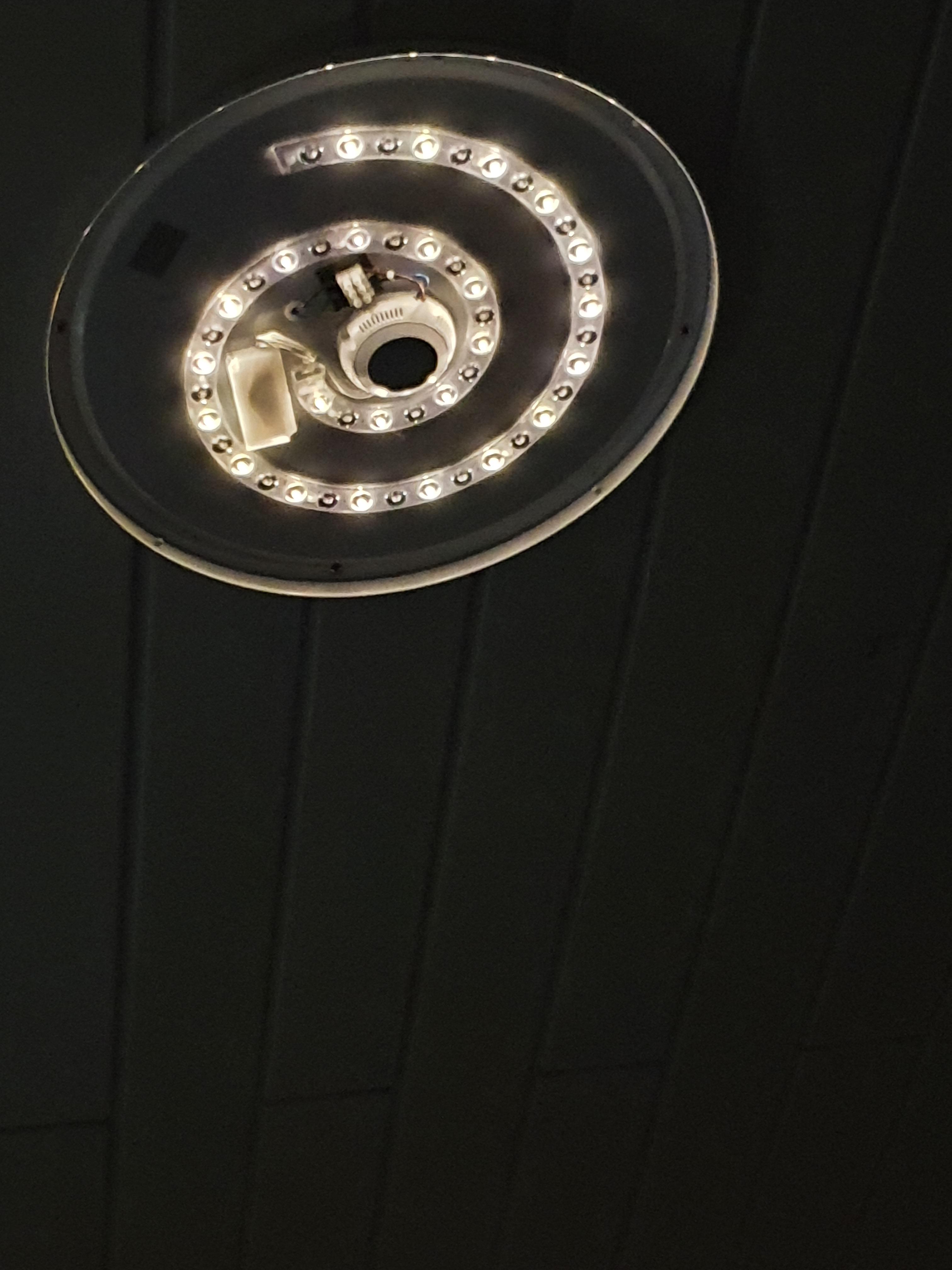 Hi Leute Ich Hab Eine Sternhimmel Lampe An Decke Ich Hab Heute Den Schalter Betatigt Und Sie Leuchtet Nicht Mehr Richtig Kann Ich Was Dagegen Tun Technik Technologie Elektronik Led Lampe Leuchtet Schwach