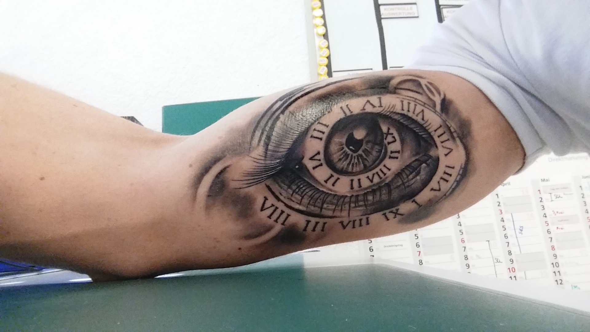 Tattoo Stechen An Diesen Krperstellen Tuts Am Meisten Tattoo Stechen An Diesen Krperstellen Tuts Am Meisten