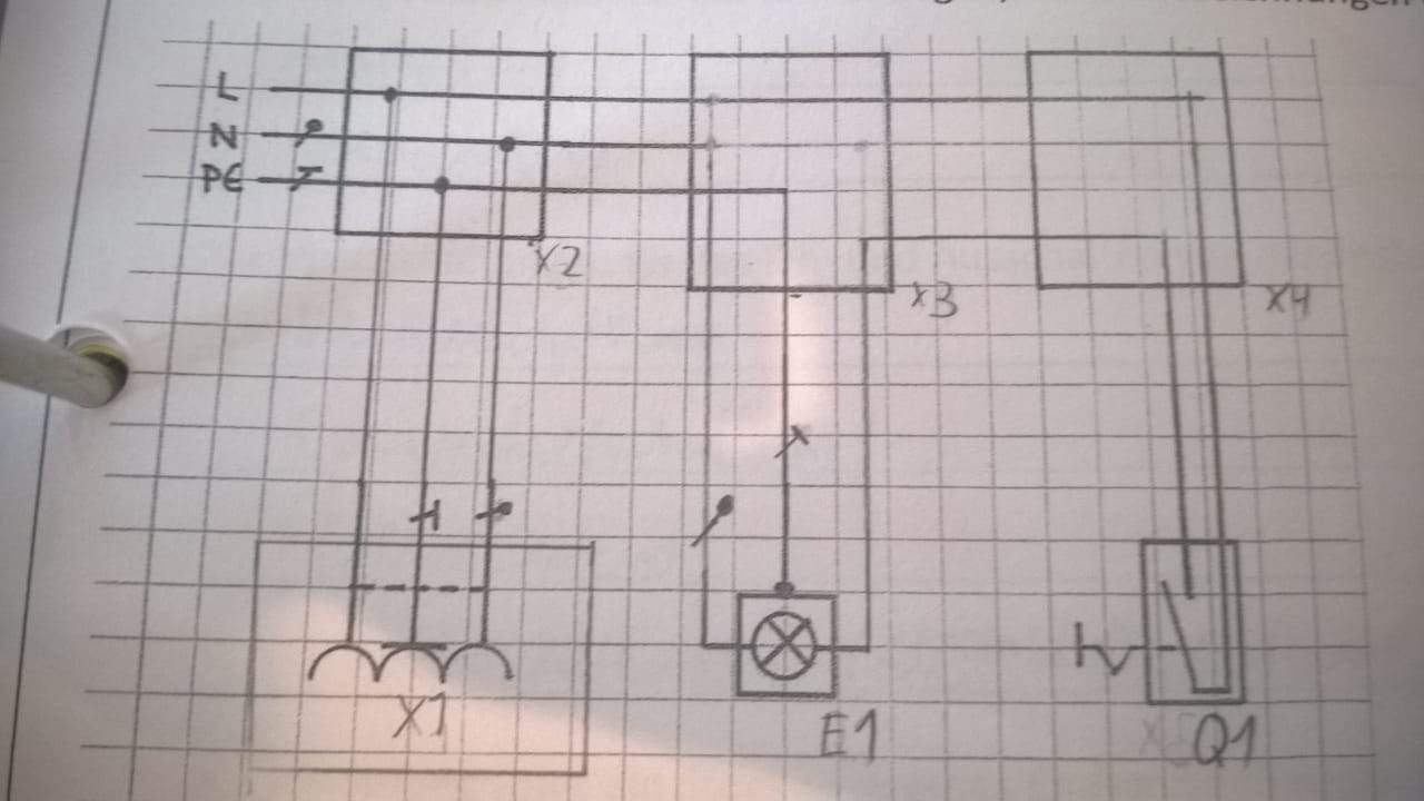 Hilfe bei einfachem Schaltplan (Elektrotechnik)? (Technik, Technologie