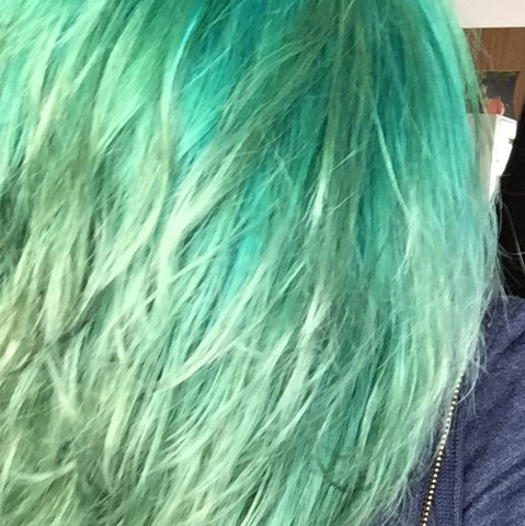 Hilfe Grune Ausgeblichene Haare Mit Blau Ubertonen Friseur Haarfarbe Directions