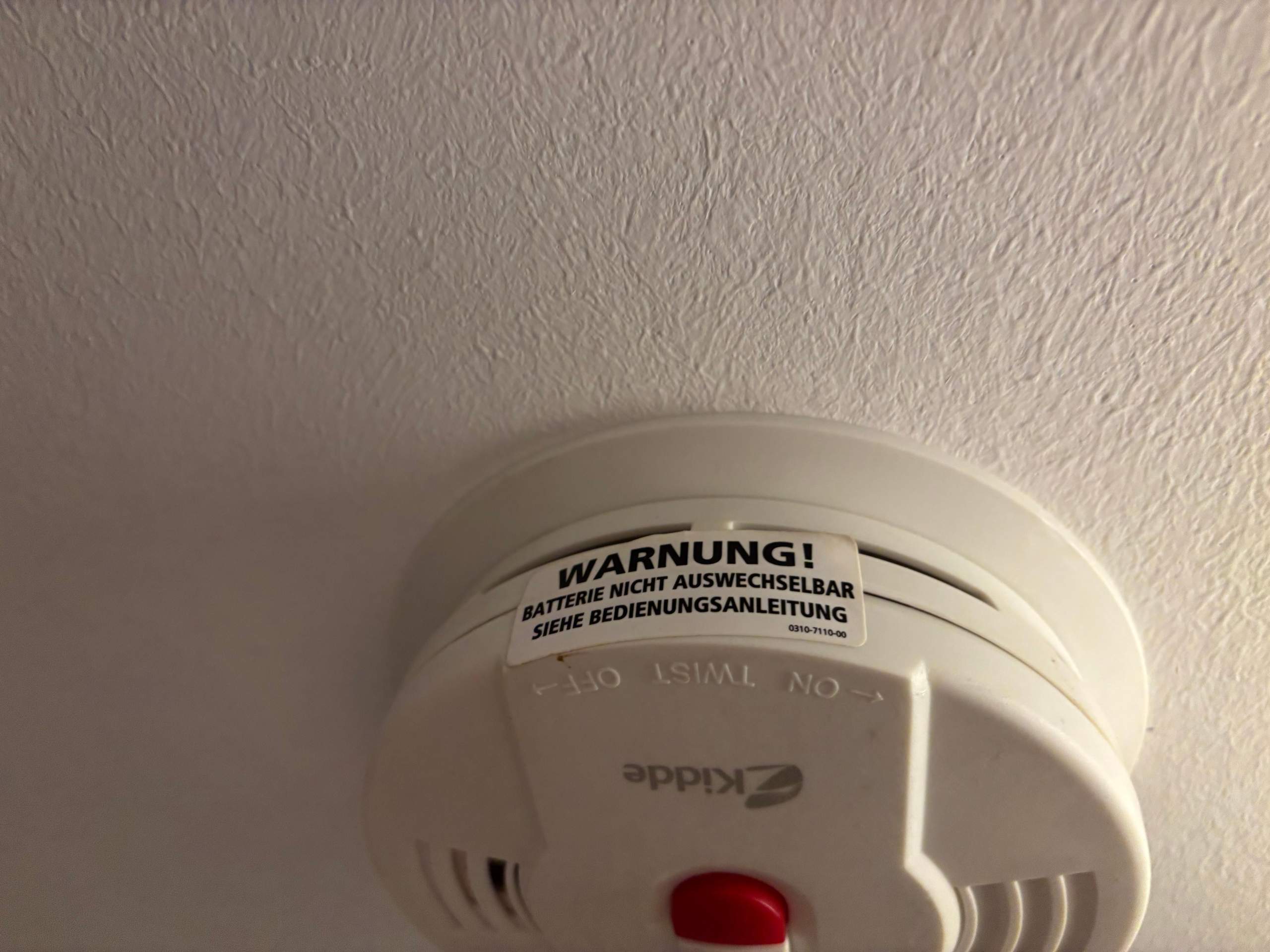 Geht Ein Rauchmelder Von Alleine Aus Hilfe! Kennt sich jemand mit Rauchmeldern aus? (Batterie, Rauchmelder