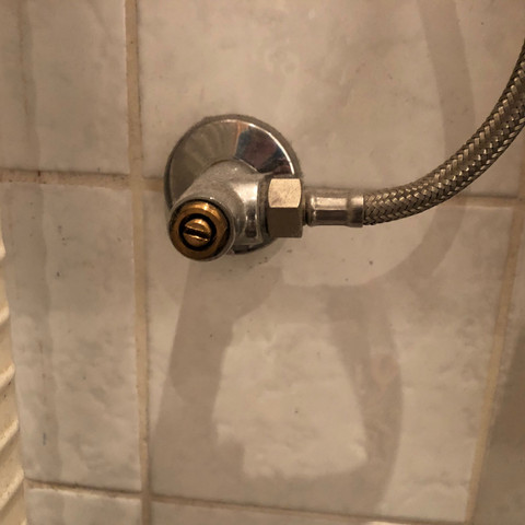 Hilfe Wasser Im Klo Lauft Nach Defekt Wc Spuelung