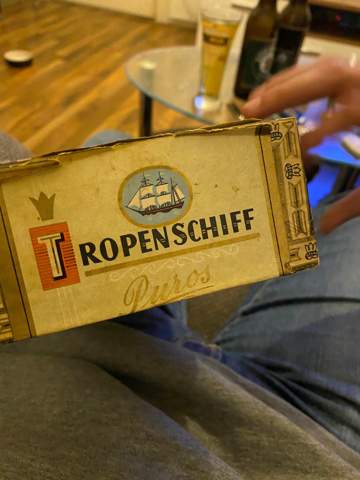 - (Zigaretten, Zigarrenbox)