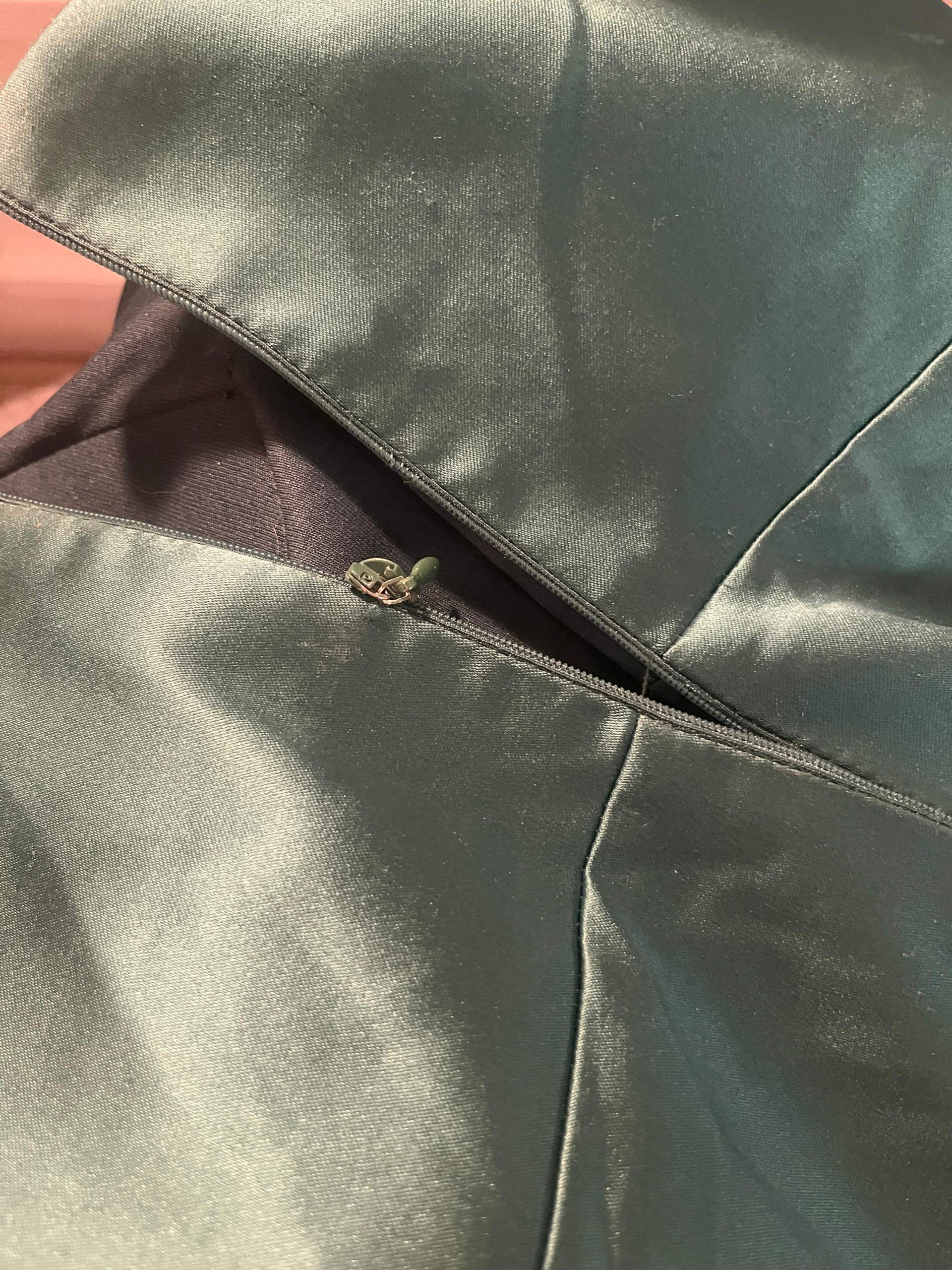 HILFEE Wie Kann Ich Den Zipper Auf Der Einen Seite Wieder Einfdeln? (Kleidung, Mode, Style)