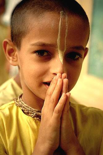 Hindusimus-Hare Krishna Zeichen an der Stirn (Religion, Sekte, hinduismus)