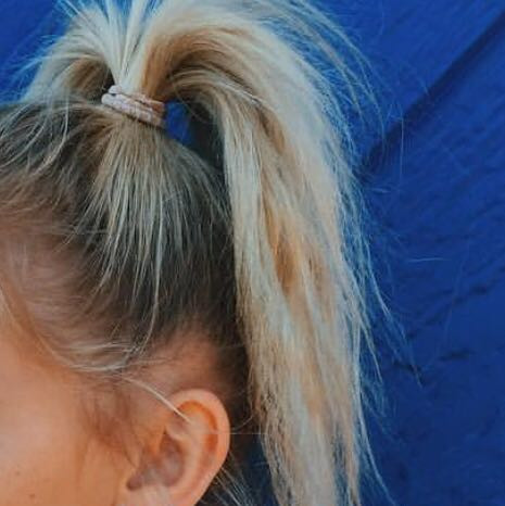 Hoher Zopf Abstehend Haare Styling