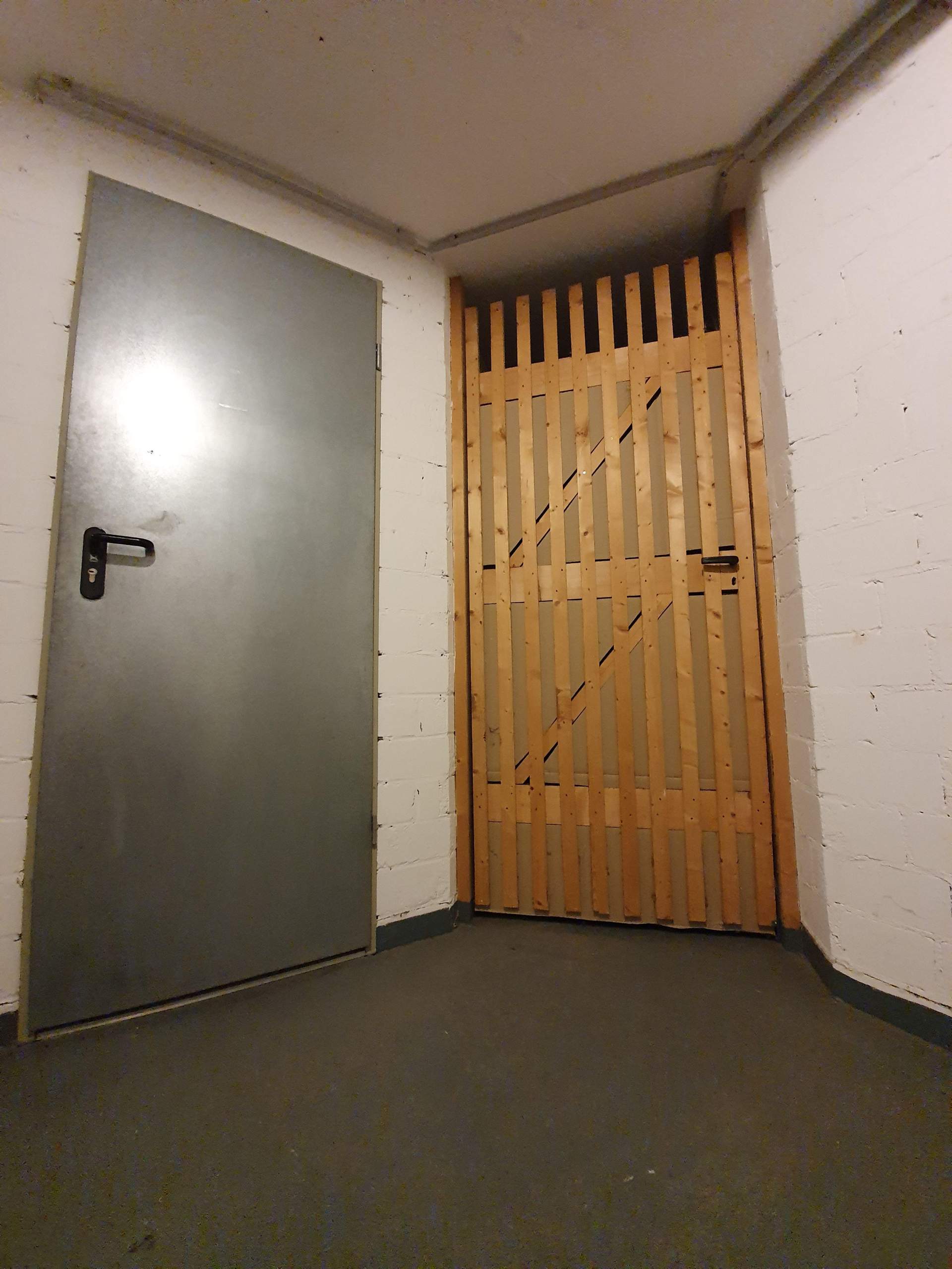 Holz-Kellertür durch verzinkte Stahltür ersetzen? (Mietrecht, Handwerk,  Handwerker)