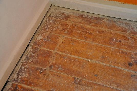 Holzdielen Mit Heissluftpistole Vom Schmutz Lack Entfernen Wohnung Holz Renovierung