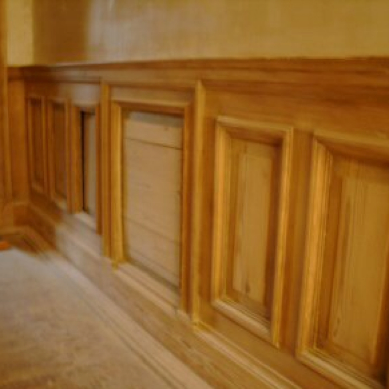 Ein Bild von einer Holzvertäfelung