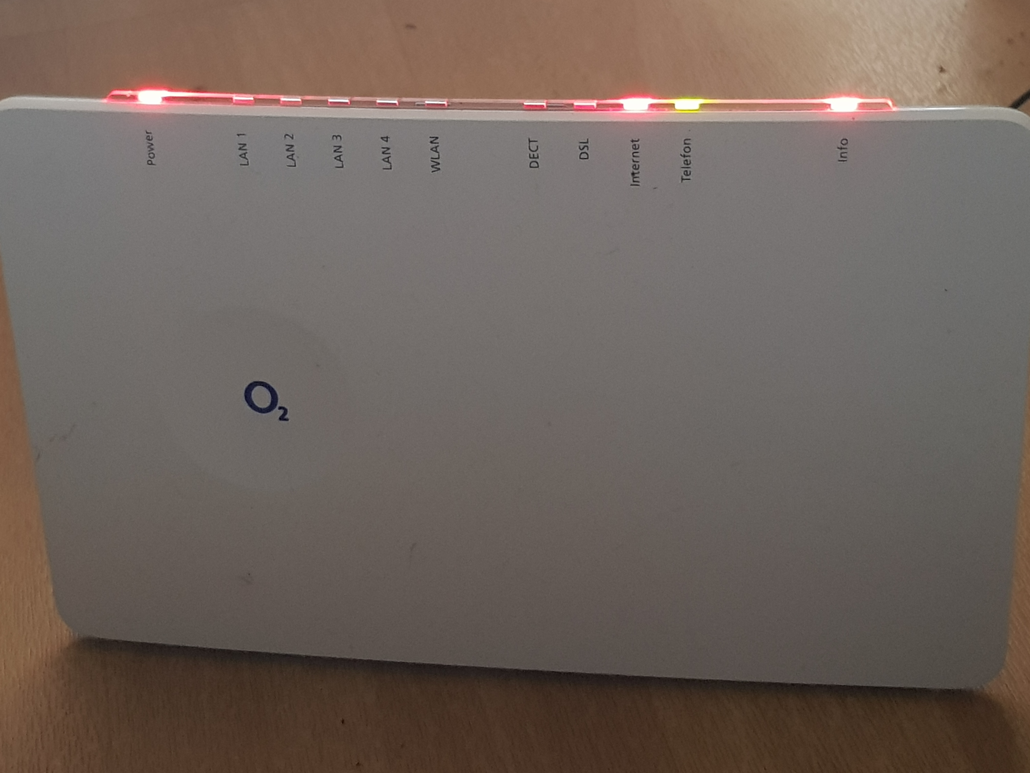 Homebox 6441 Leuchtet Bei Power Internet Info Rot Und Grun Bei Telefon Router O2 Routerproblem