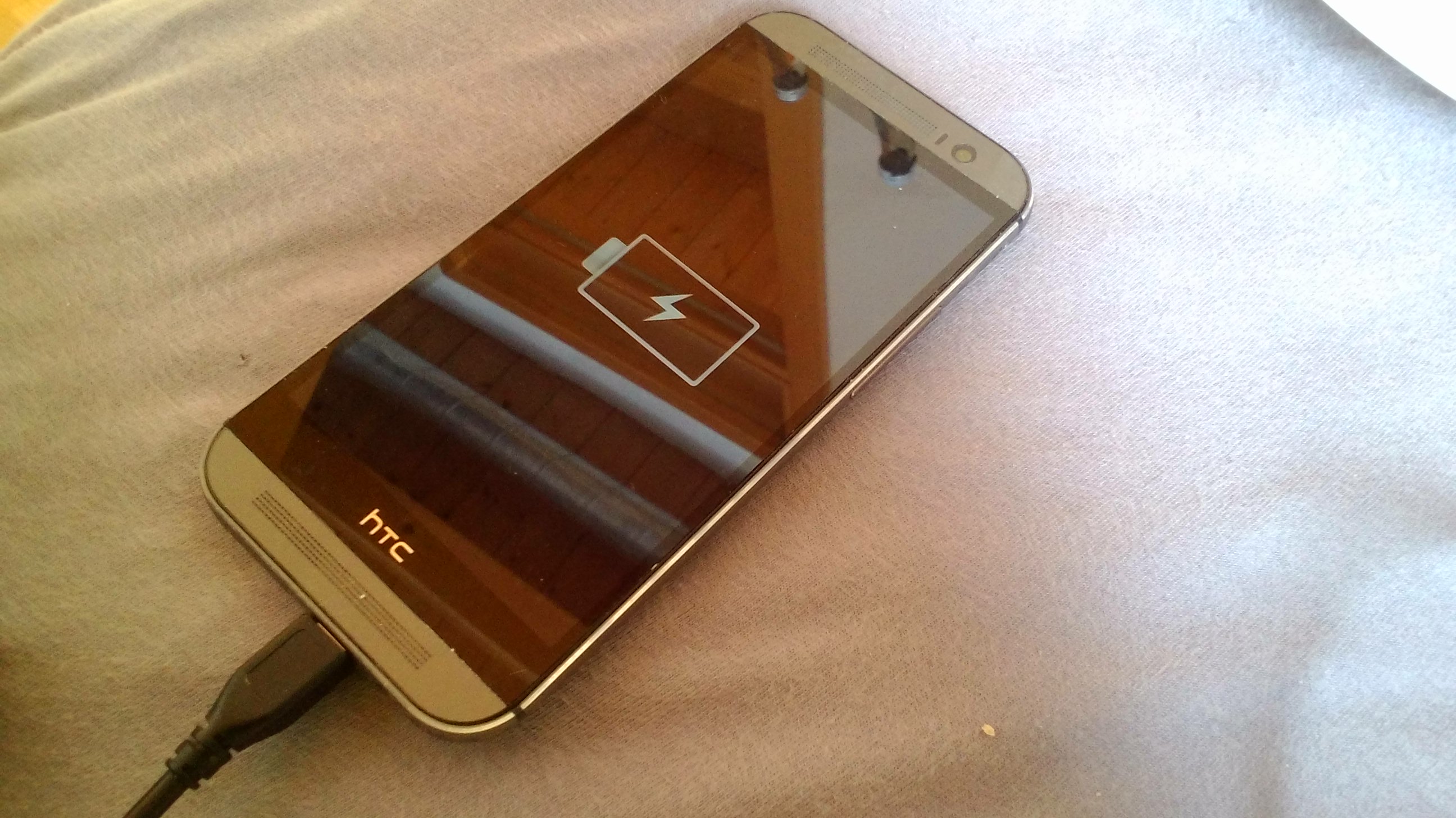 HTC one m8 blinkt orange und lädt nicht mehr? was tun :( (Akku, Android