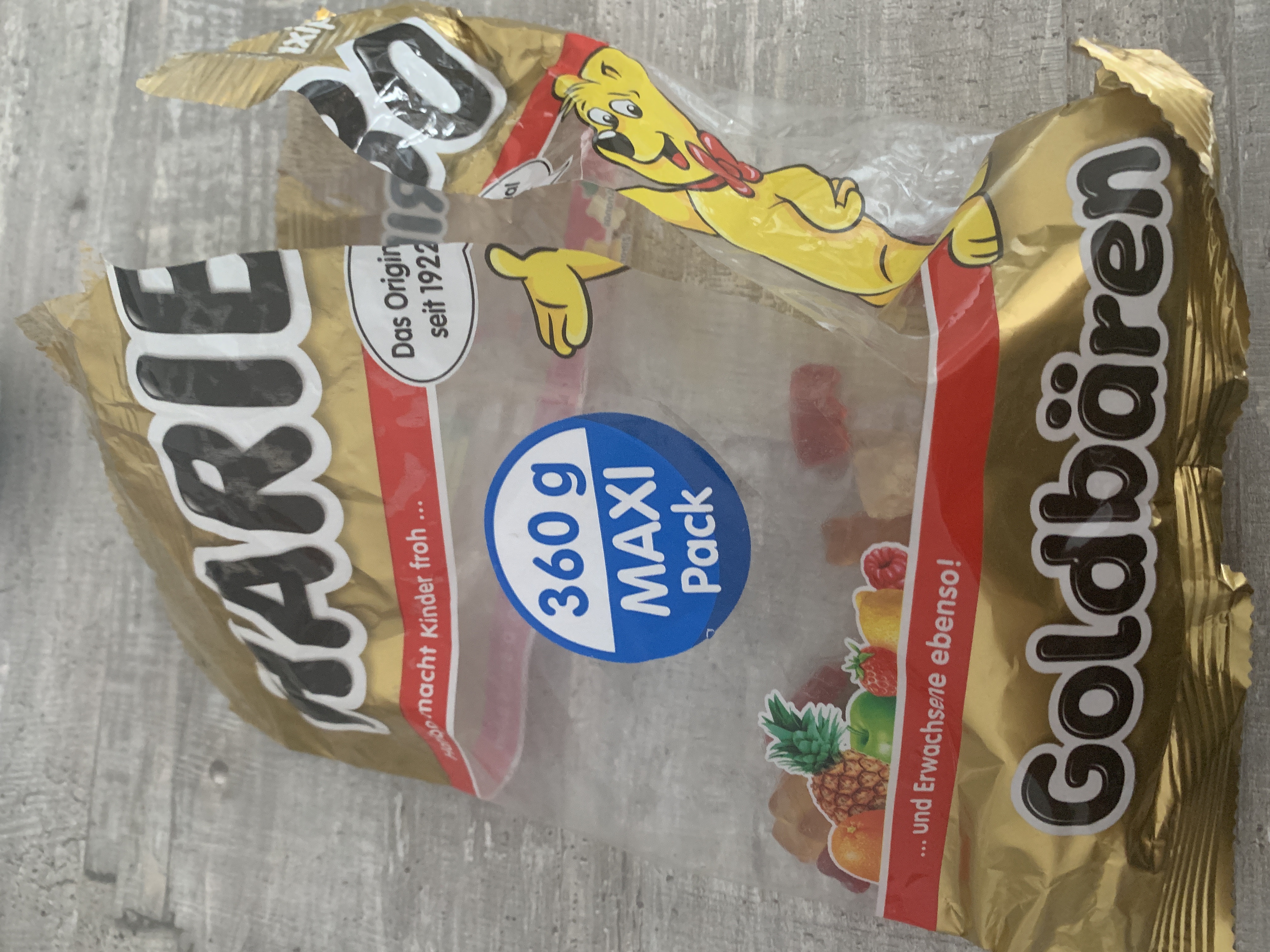 hund frisst gummibärchen