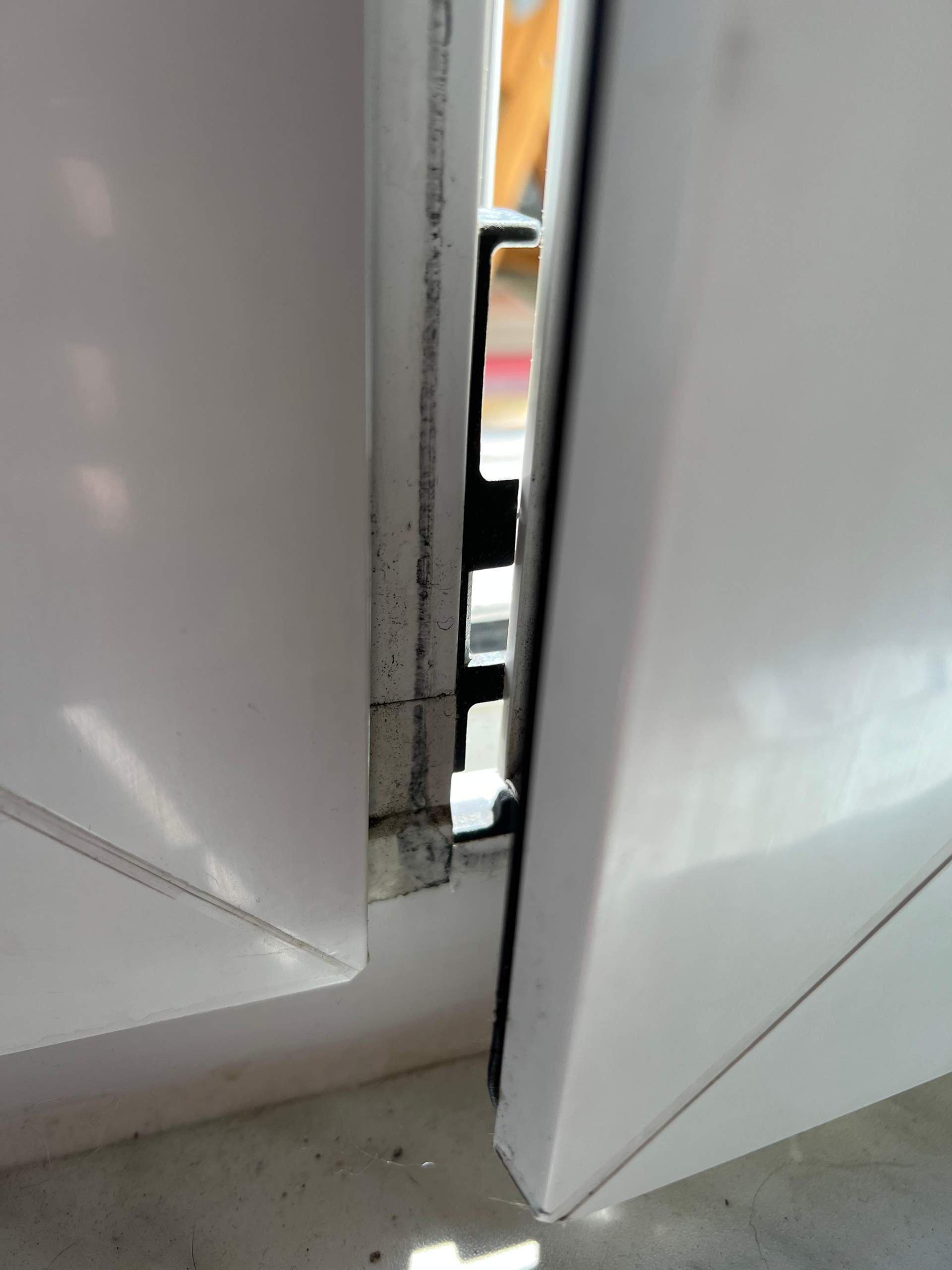 Ich bekomme meine Balkontür nicht mehr zu, wie kann ich es schnell beheben? (Fenster, Handwerker