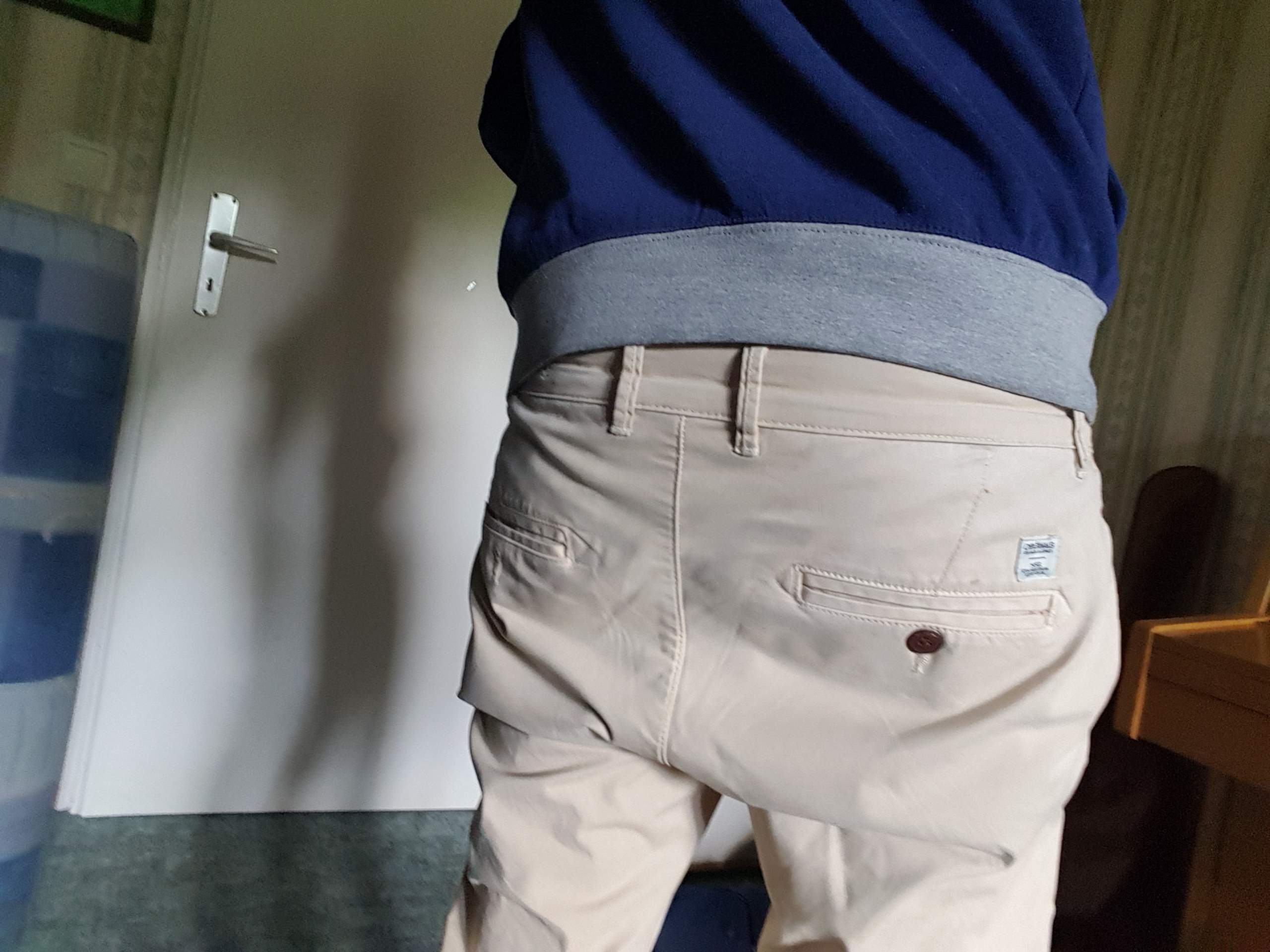 Ich finde wenn Jungs die Hose Etwas weiter unten Tragen schaut das sehr Sexy aus, was meint ihr? Ich finde wenn Jungs die Hose Etwas weiter unten Tragen schaut das sehr Sexy aus, was meint ihr?