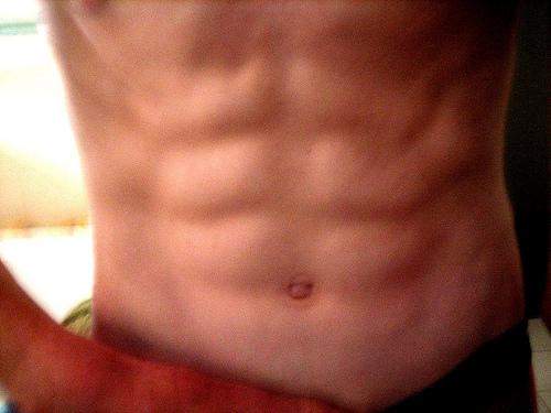 Mit coole sixpack jungs Junge Mit