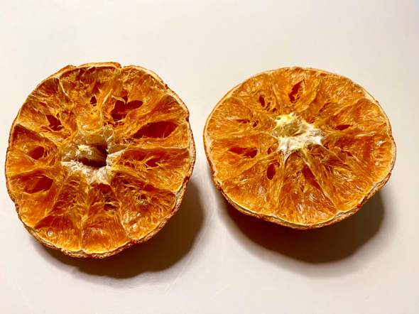 Ich habe eine Orange 🍊 auf der Heizung getrocknet, was könnte ich jetzt damit machen?
