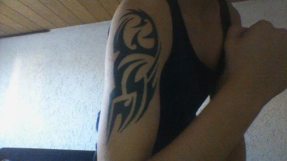 Ich habe einen Tattoo auf meinem rechten Oberarm. Ich möchte es