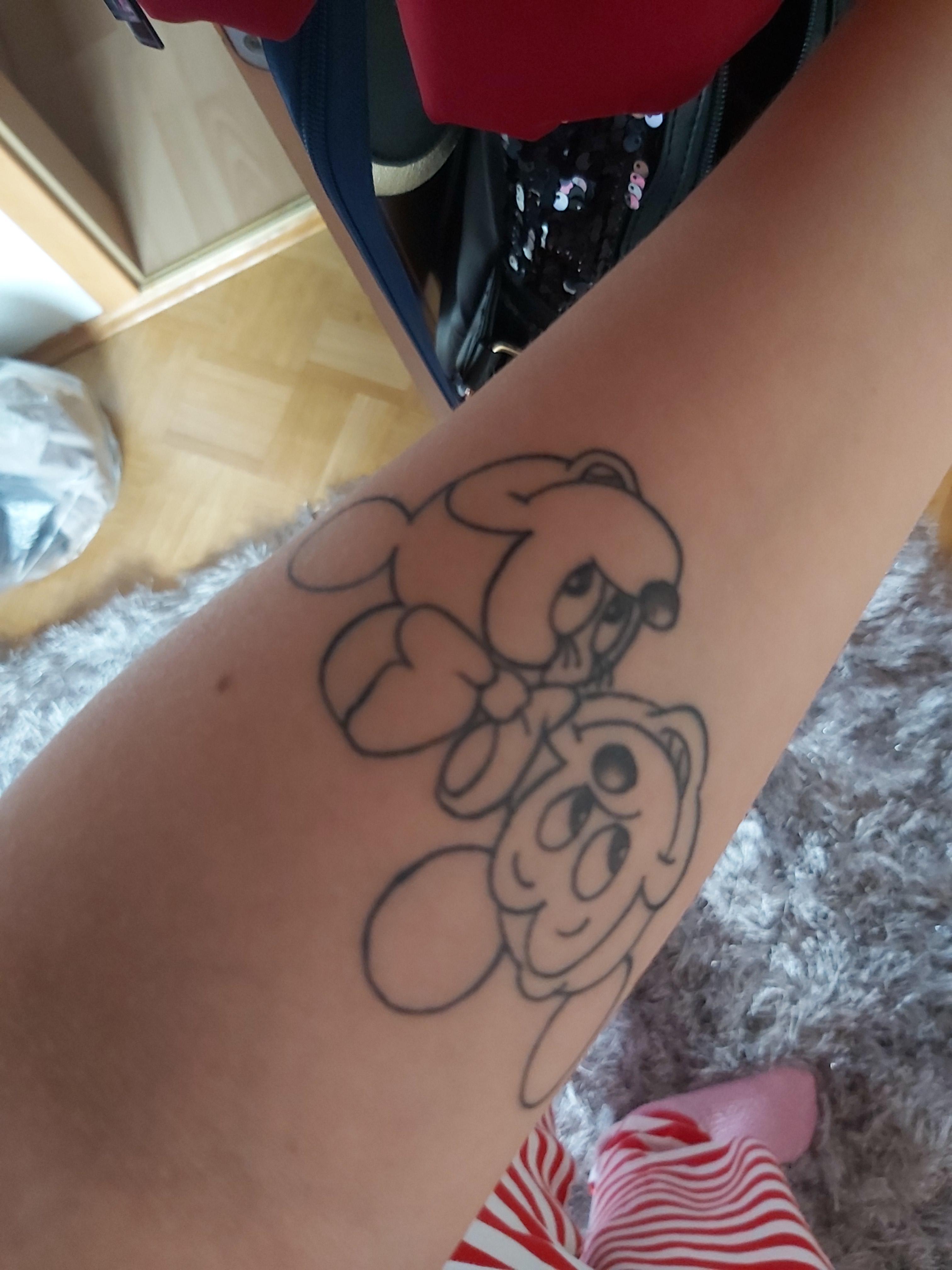 Ich Habe Mir Vor 4 Wochen Ein Tattoo Stechen Lassen Und Jetzt So Dass Es An Den Ohr Etwas Breiter Und Die Farbe Sehr Heraussticht Ist Das Die Normale Heilung