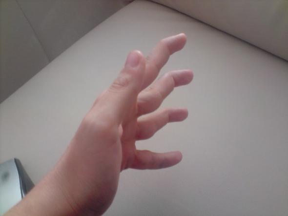 Meine Fingerspitzen in gekrümmter Pose - (Fingerspitzen, krümmen, nachtschwarz)