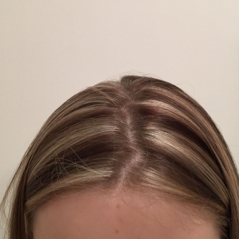 Ich War Beim Frisor Und Mir Wurden Mehrfarbige Strahnen Gemacht Es Schaut Jetzt Aus Als Hatte Ich Schwarz Weisse Haare Wie Ein Zebra Hilfe Schwarz Weiss Strahnchen Fail