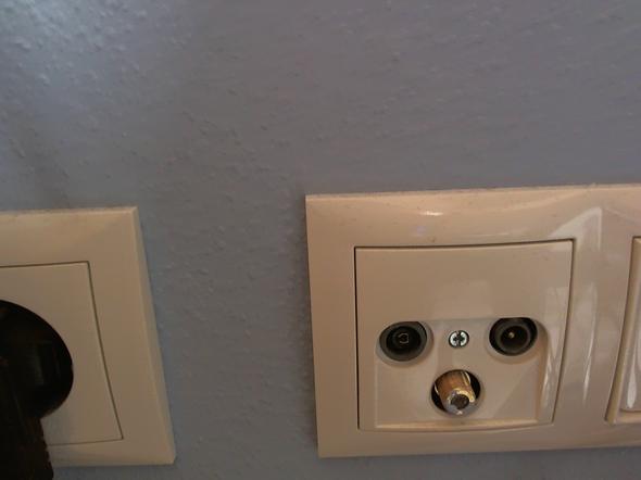 Die Steckdose in meinem Zimmer - (TV, Fernsehen, Fernseher)