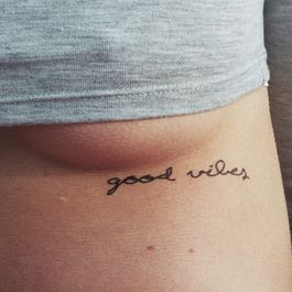 Ich will ein tatto unter der brust. tut das sehr weh? (Kosten, Tattoo)