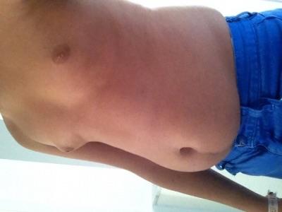Mein Bauch (Junge) zur Zeit des Schwimmbadbesuchs  - (abnehmen, Speck)