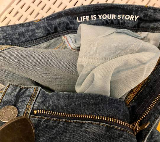 In meiner Jeans 👖 steht „Life is your Story“ wie ist das zu verstehen?