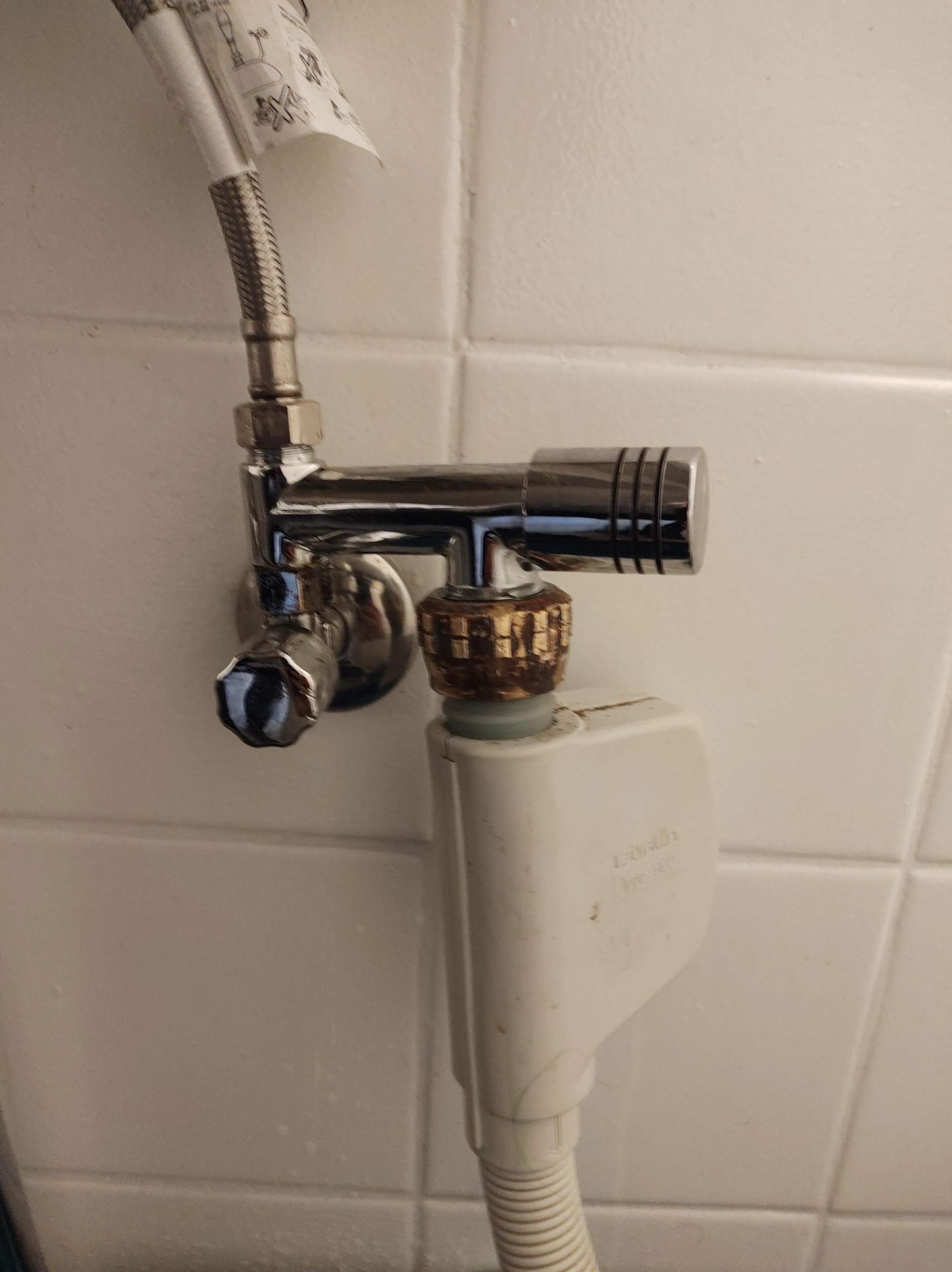 In welche Richtung muss ich meinen Waschmaschinen Anschluss drehen ...