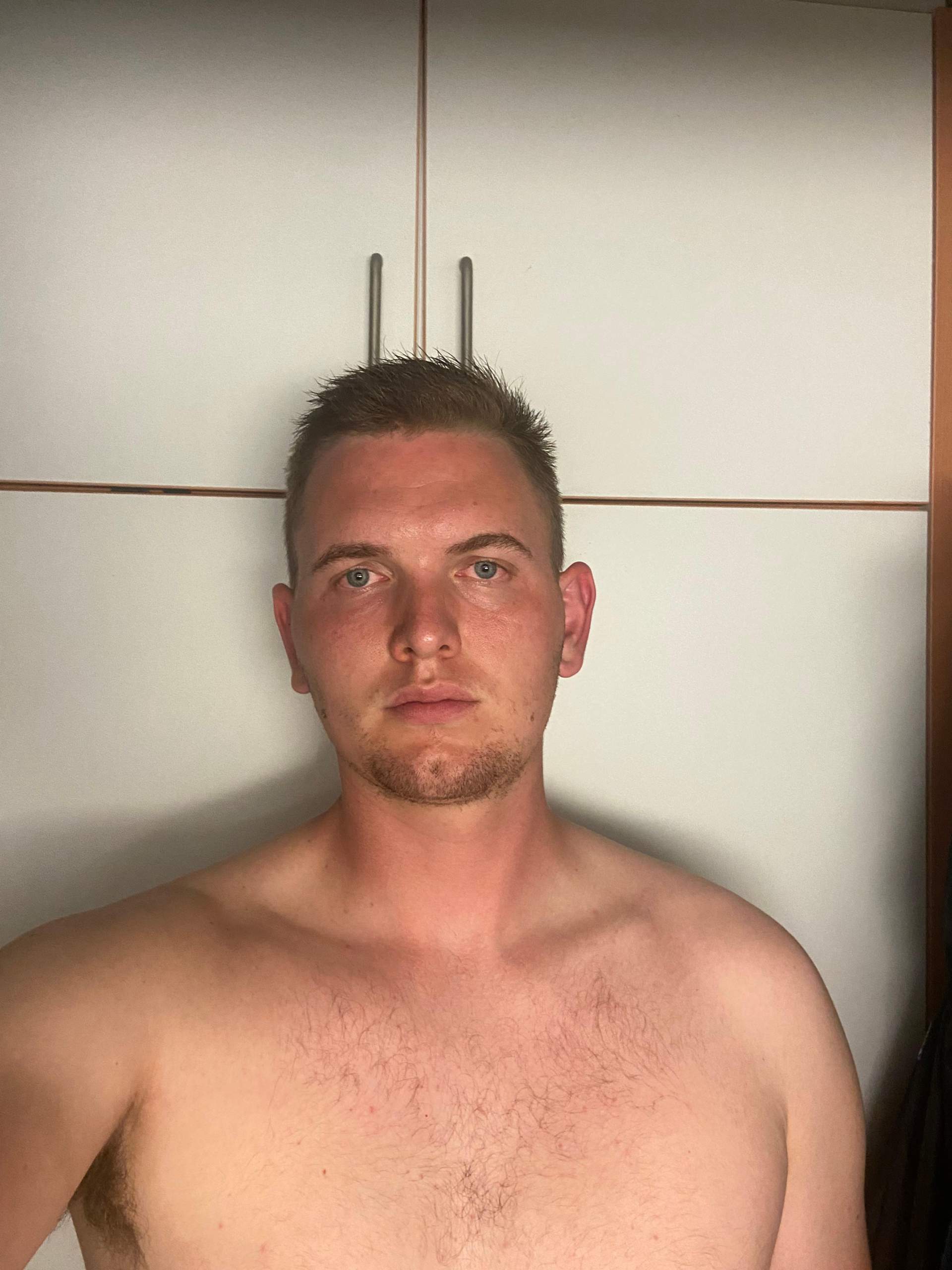 In welche Richtung sollte ich meine Scheitel stylen links oder recht? (Männer, Aussehen, Friseur)