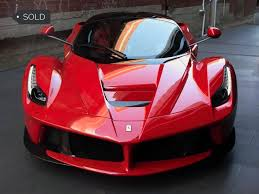 In welcher Farbe findet ihr den Ferrari LaFerrari am schönsten?