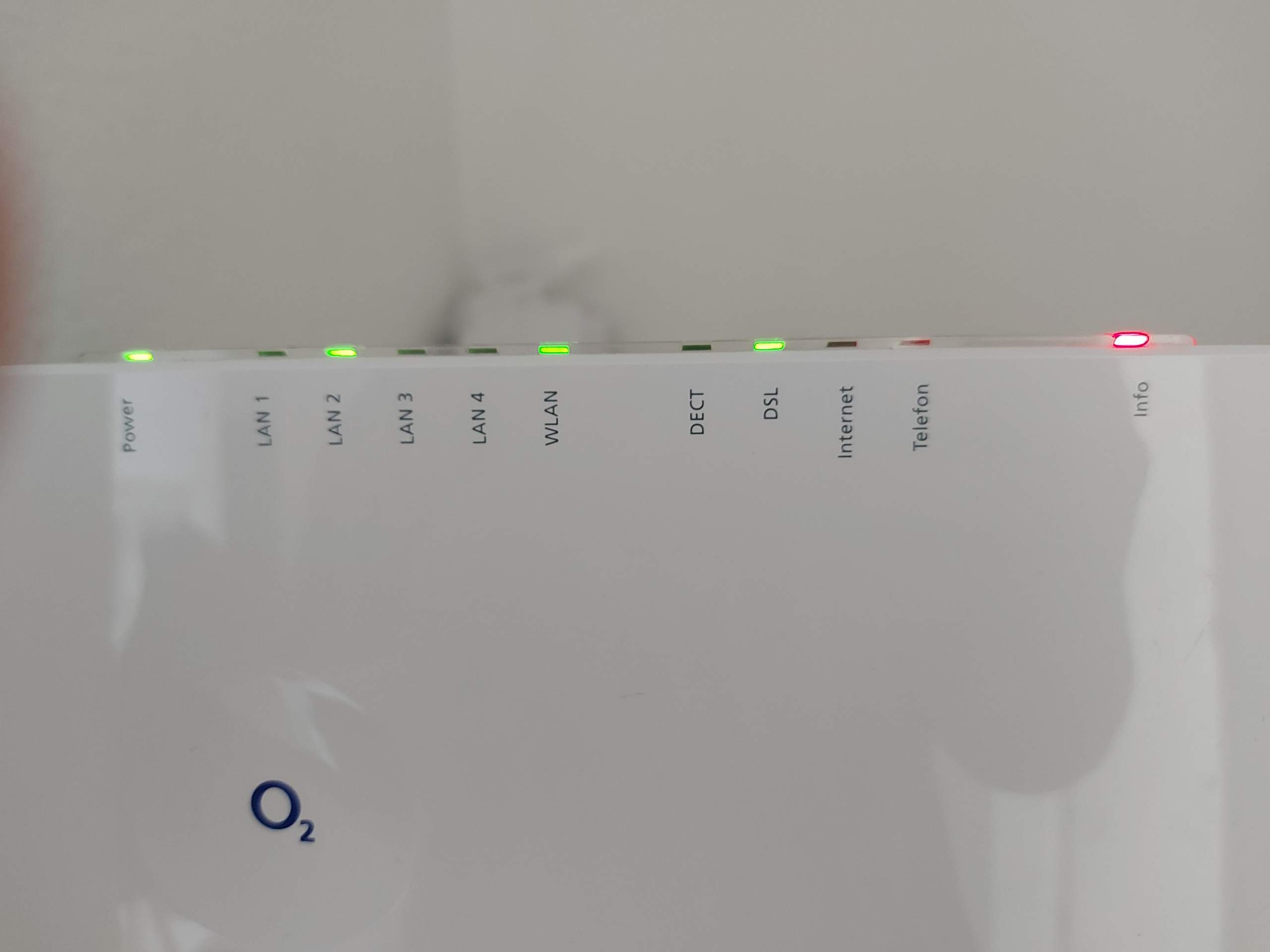 Internet geht nicht und infobox leuchtet rot? (Technik, Technologie, WLAN)