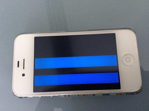 Iphone 4s Display Defekt Zeigt Nur Blaue Farben Streifen An Jedoch Keine Ausserlichen Schaden Apple Grafikkarte Grafik