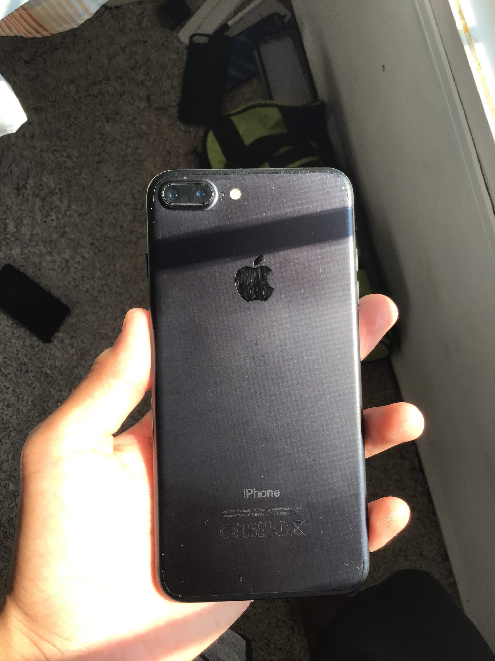 iPhone 7 Plus Kratzer auf der Rückseite entfernen? (Schule