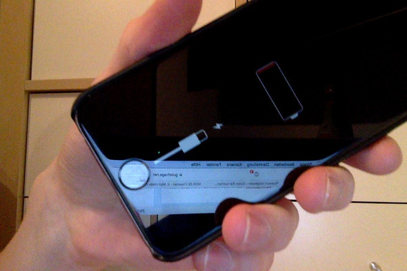 Iphone Ladt Nicht Zeigt Es Aber An Und Ist Aus Apple Akku