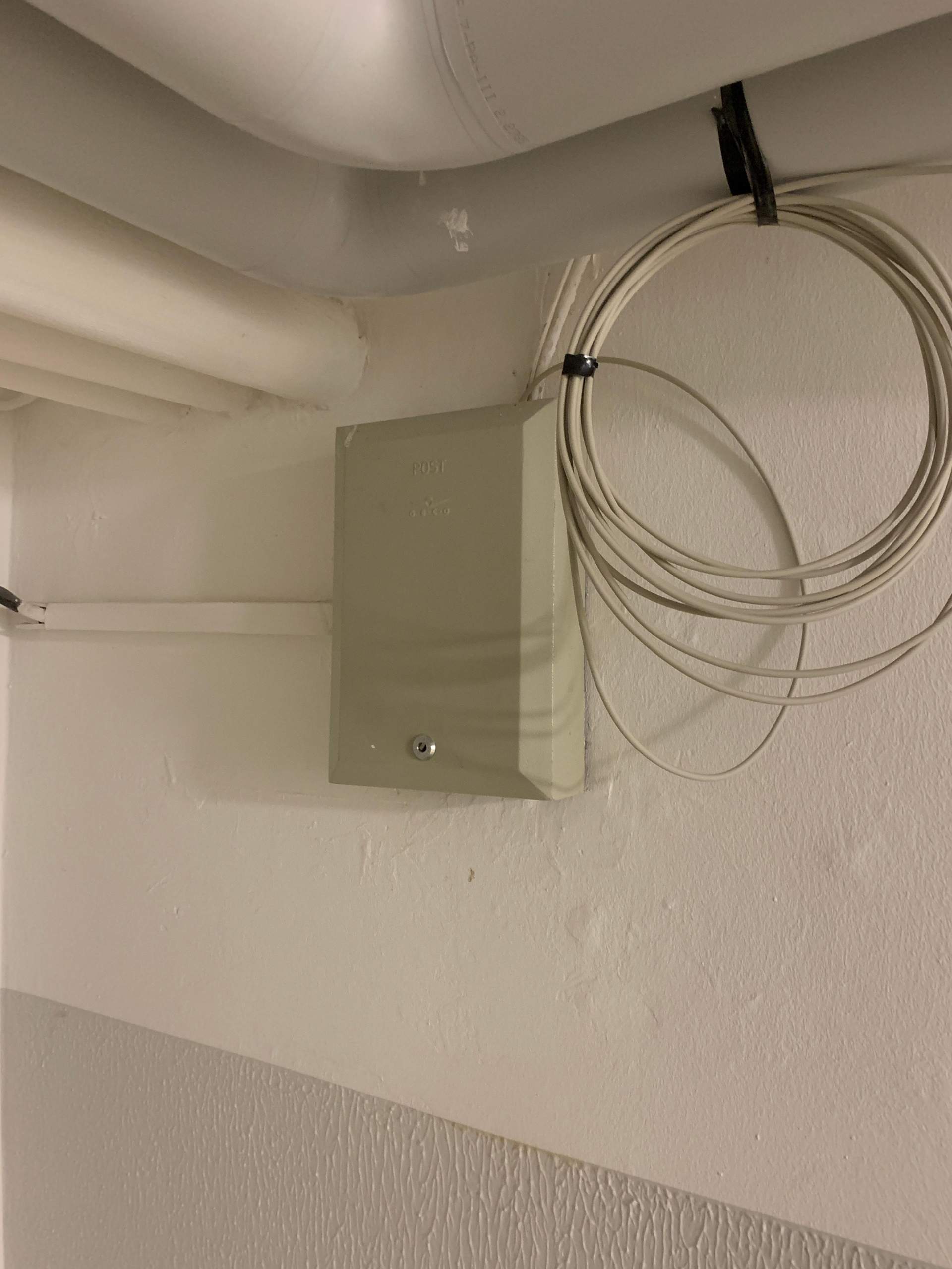 Ist das der Hausanschluss (APL)? Telekom, DSL)