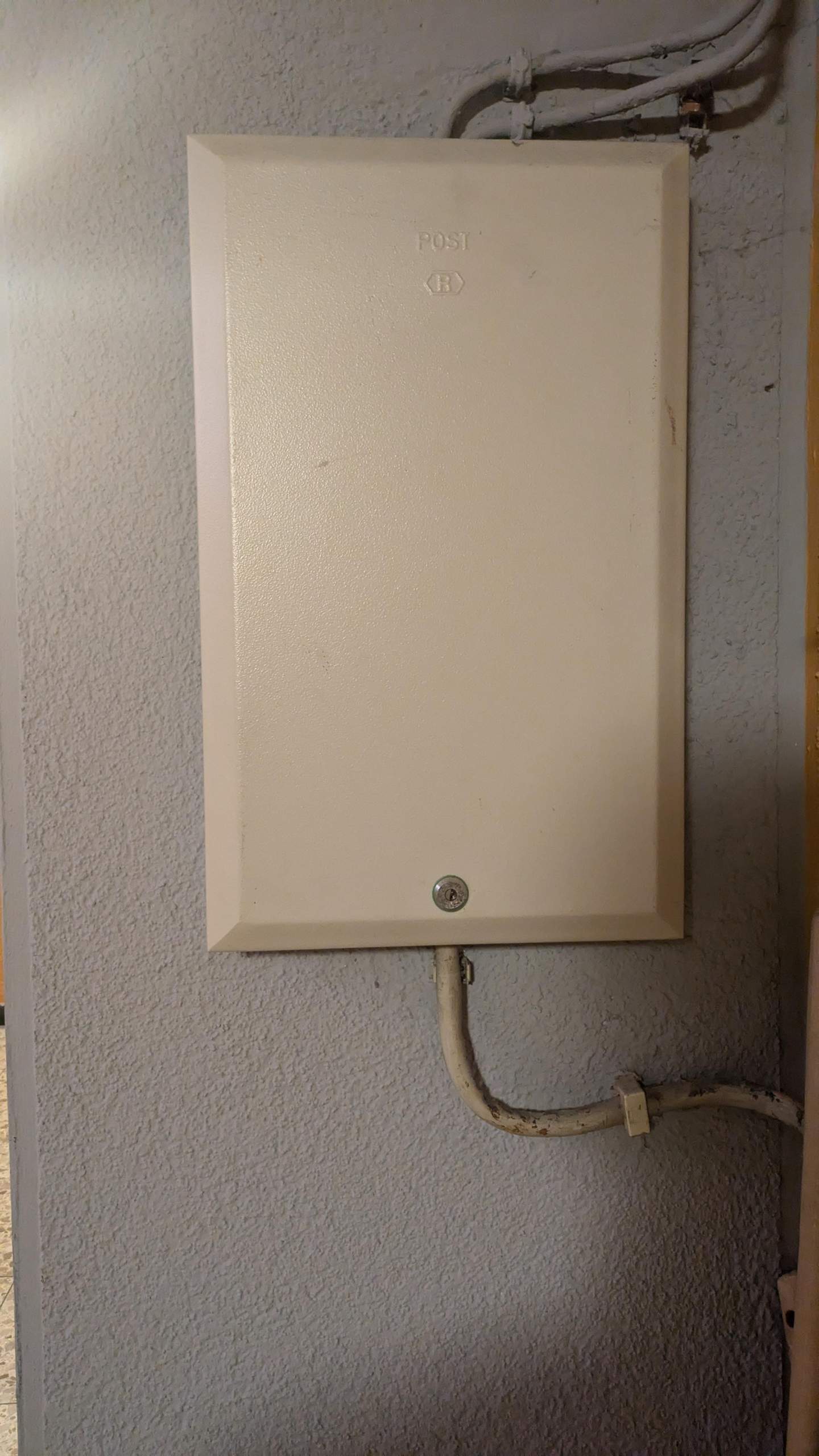 Muss Der Telekom Techniker In Die Wohnung Ist das der Telekom Verteilerkasten? (Internet, Wohnung)