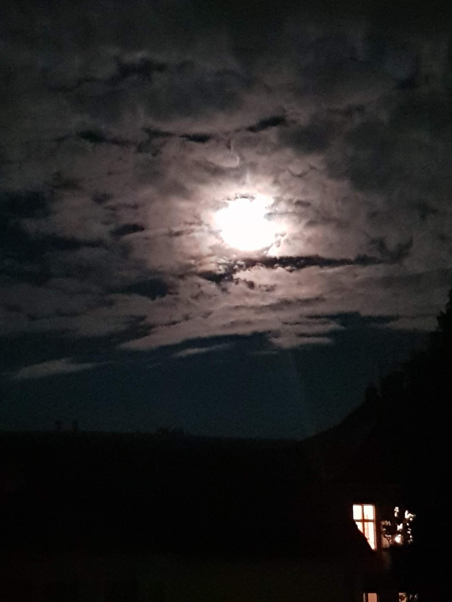 Ist das ein schönes Bild vom. Mond? (Fotografie)