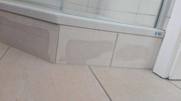 Ist Das Ein Wasserschaden Fliesen Bad