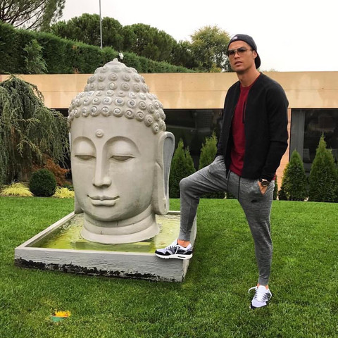 Hier bild - (Buddhismus, Ronaldo, buddha)